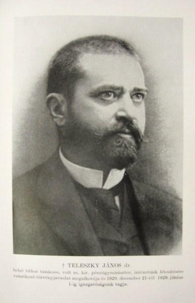 A Pénzintézeti Központ első huszonöt éve.
